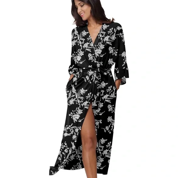 Black & White Floral Robe | Medium - Picture 7 of 16